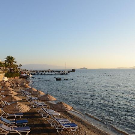 Ado Beach Hotel Тургутрейс Экстерьер фото