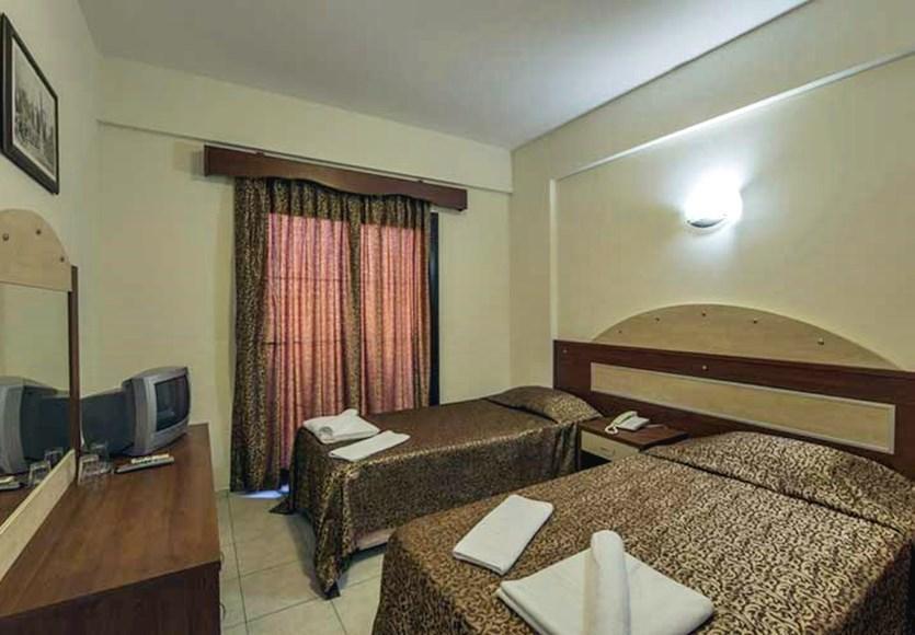 Ado Beach Hotel Тургутрейс Экстерьер фото