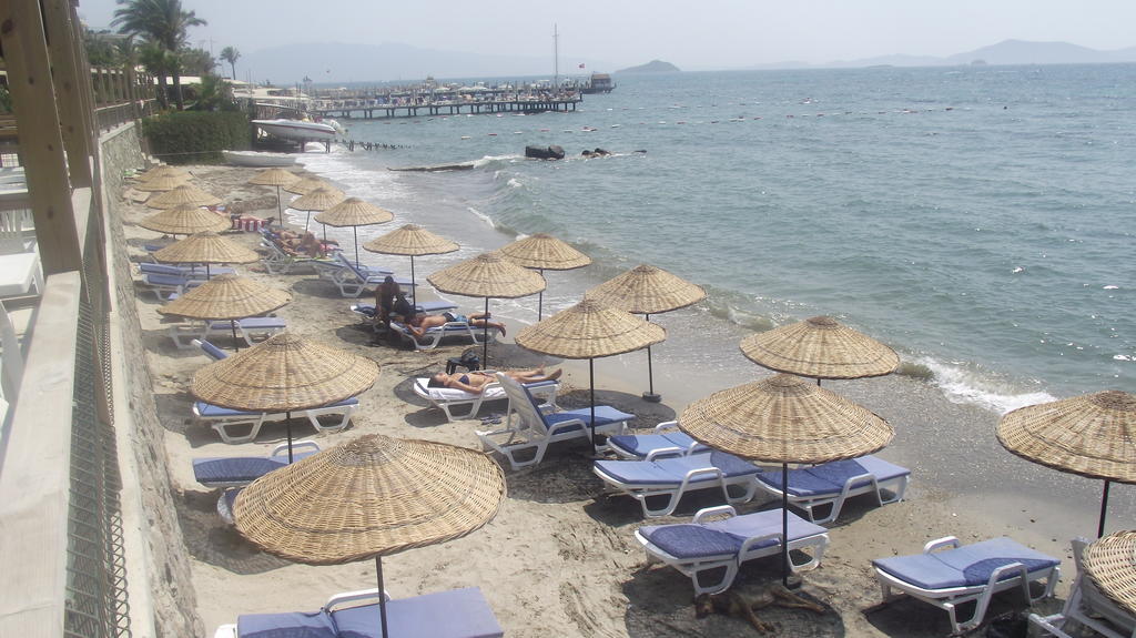 Ado Beach Hotel Тургутрейс Экстерьер фото