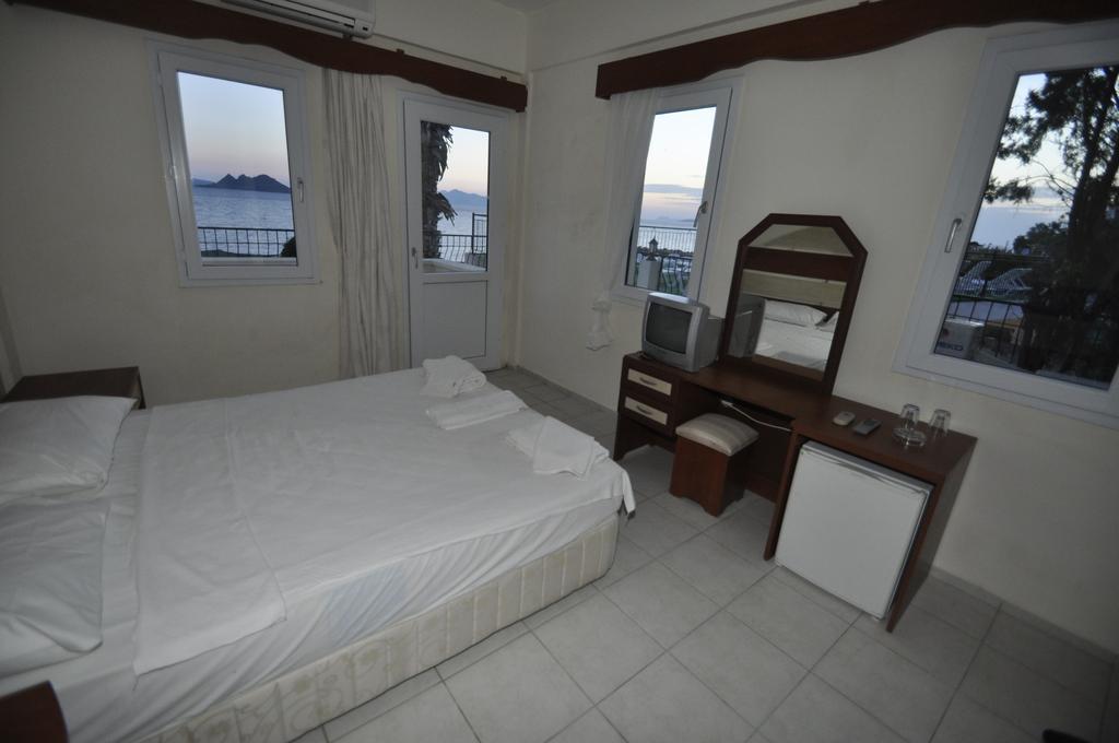 Ado Beach Hotel Тургутрейс Номер фото