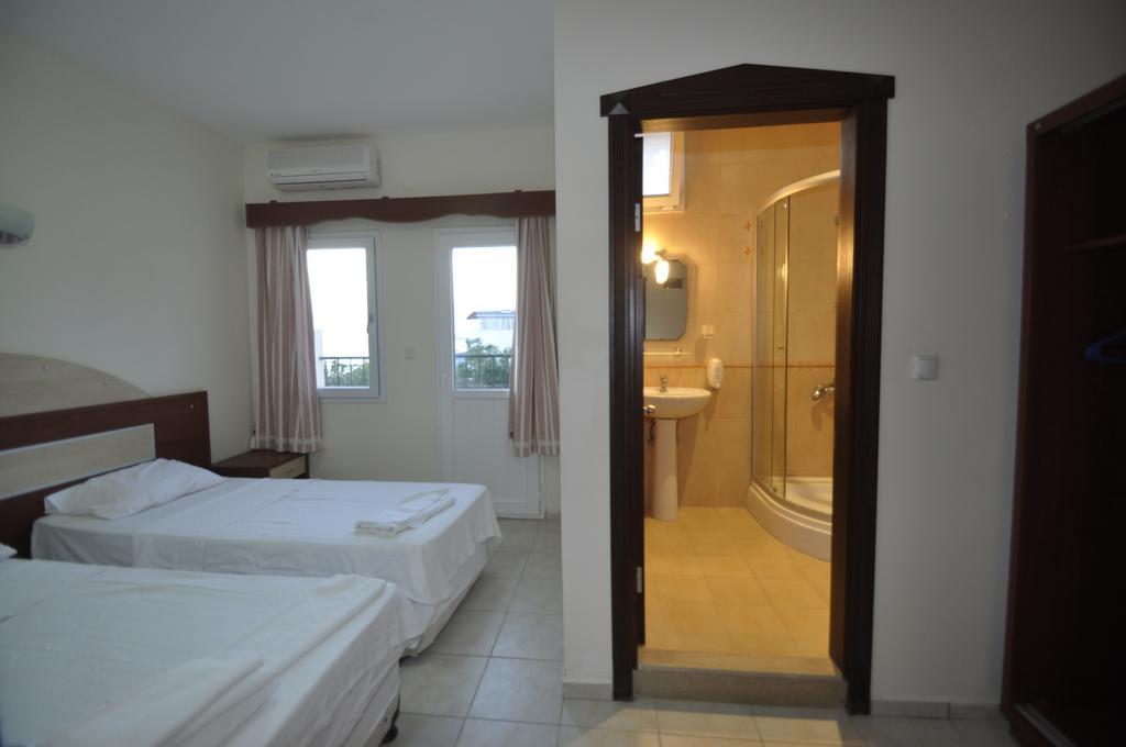 Ado Beach Hotel Тургутрейс Номер фото
