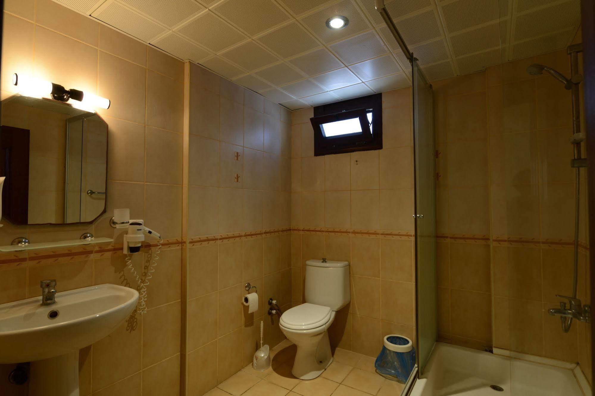 Ado Beach Hotel Тургутрейс Экстерьер фото