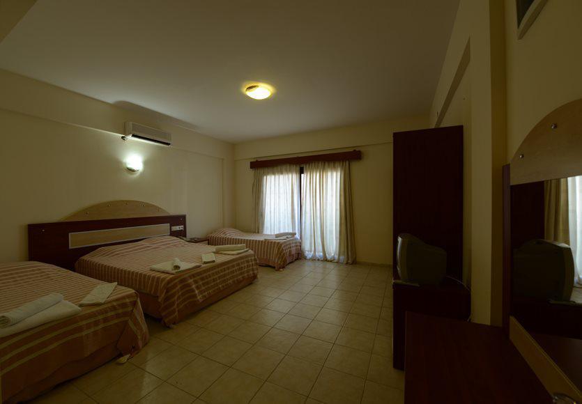 Ado Beach Hotel Тургутрейс Экстерьер фото